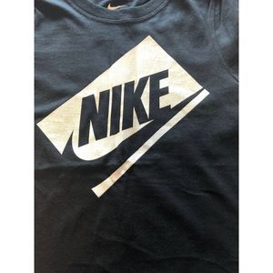 NEW Girl Medium NIKE Swoosh Box Futura Logo Graphic T-Shirt Tee Top AA2150-010